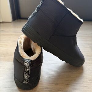 Roxy Black Ankle Boots with Fur Lining and Waterproof